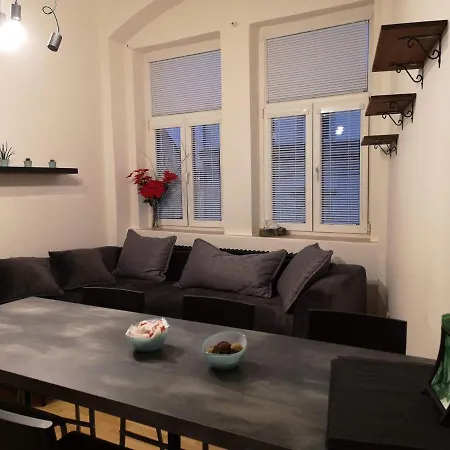 شقة Apartman 11 Slaný