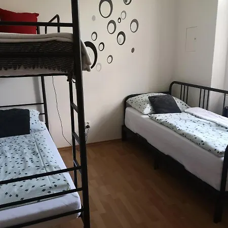 شقة Apartman 11 Slaný